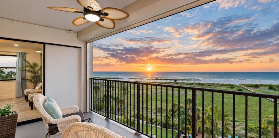 Condo in Clearwater, Florida, 2 bedrooms № 2383371