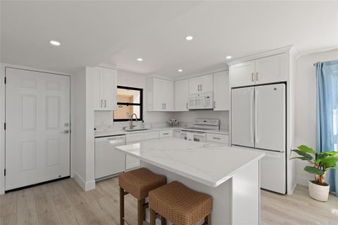 Condo in Clearwater, Florida, 2 bedrooms № 2383371 - photo 3