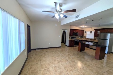 Villa ou maison à louer à Tampa, Floride: 4 chambres, 111.76 m2 № 2419295 - photo 5