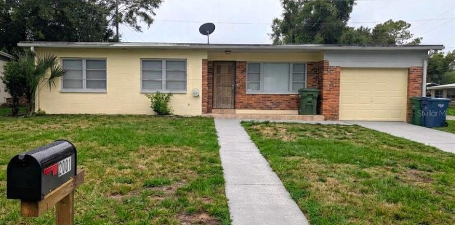 Villa ou maison à Tampa, Floride 4 chambres, 111.76 m2 № 2419295