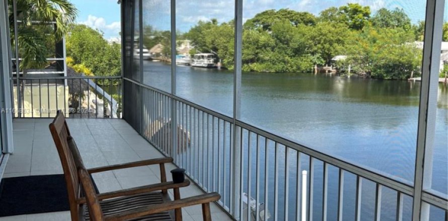House in Key Largo, Florida 3 bedrooms № 1385776