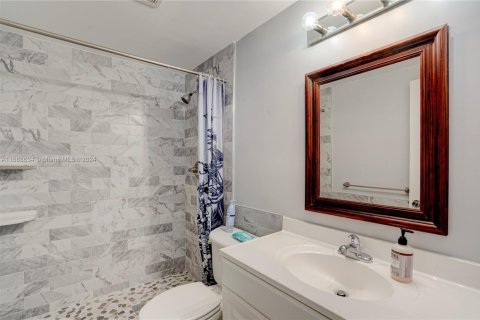 House in Key Largo, Florida 3 bedrooms № 1385776 - photo 23