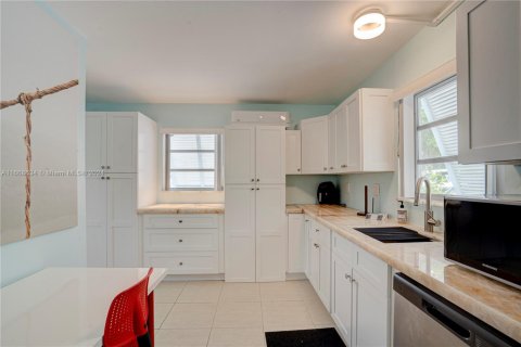 House in Key Largo, Florida 3 bedrooms № 1385776 - photo 25