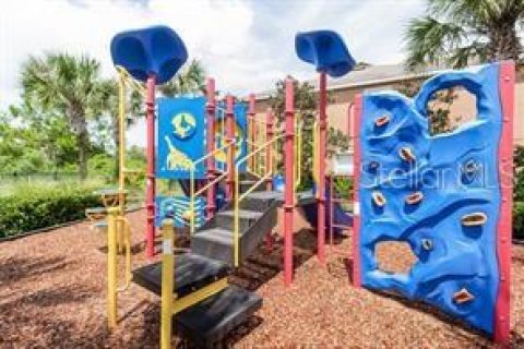 Townhouse in Oviedo, Florida 4 bedrooms, 169.83 sq.m. № 2113224 - photo 15