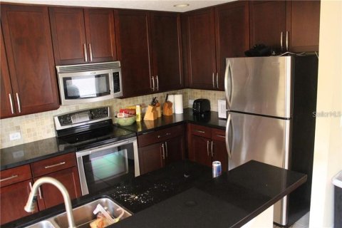 Townhouse in Oviedo, Florida 4 bedrooms, 169.83 sq.m. № 2113224 - photo 4