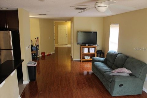 Townhouse in Oviedo, Florida 4 bedrooms, 169.83 sq.m. № 2113224 - photo 2