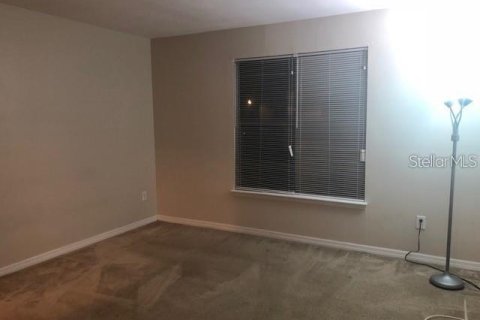Townhouse in Oviedo, Florida 4 bedrooms, 169.83 sq.m. № 2113224 - photo 7