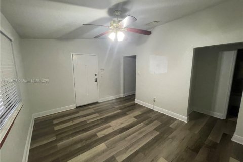 House in Miami Gardens, Florida 2 bedrooms, 126.9 sq.m. № 1749904 - photo 11