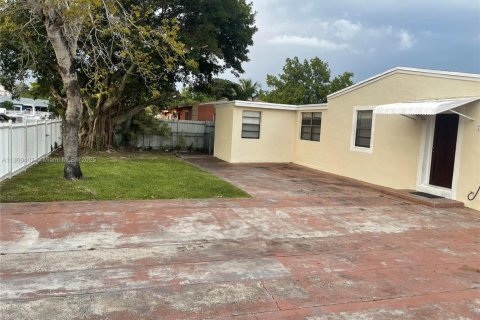 House in Miami Gardens, Florida 2 bedrooms, 126.9 sq.m. № 1749904 - photo 8