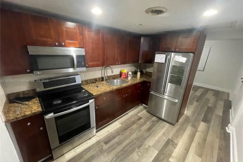 House in Miami Gardens, Florida 2 bedrooms, 126.9 sq.m. № 1749904 - photo 13
