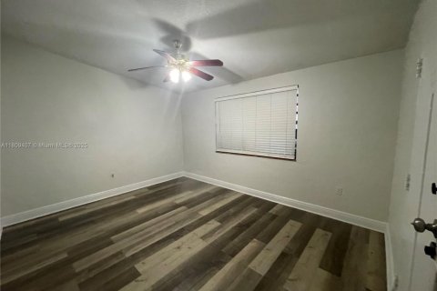 House in Miami Gardens, Florida 2 bedrooms, 126.9 sq.m. № 1749904 - photo 9