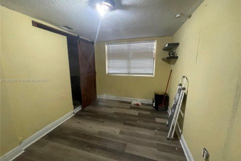 House in Miami Gardens, Florida 2 bedrooms, 126.9 sq.m. № 1749904 - photo 19