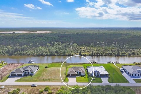 House in Port Charlotte, Florida 3 bedrooms, 189.24 sq.m. № 2131900 - photo 2