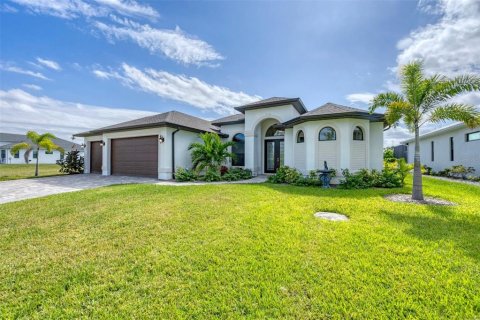 House in Port Charlotte, Florida 3 bedrooms, 189.24 sq.m. № 2131900 - photo 3