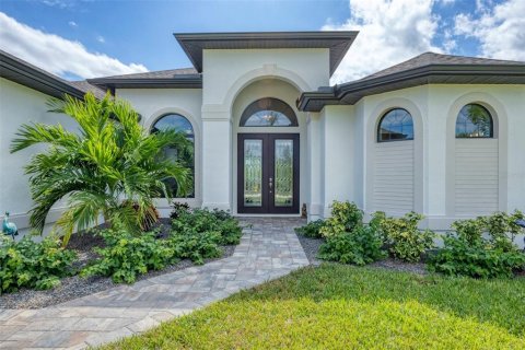House in Port Charlotte, Florida 3 bedrooms, 189.24 sq.m. № 2131900 - photo 4