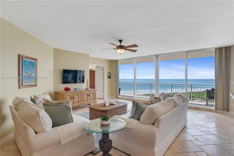 Condo in Hutchinson Island South, Florida, 3 bedrooms № 1962170 - photo 1