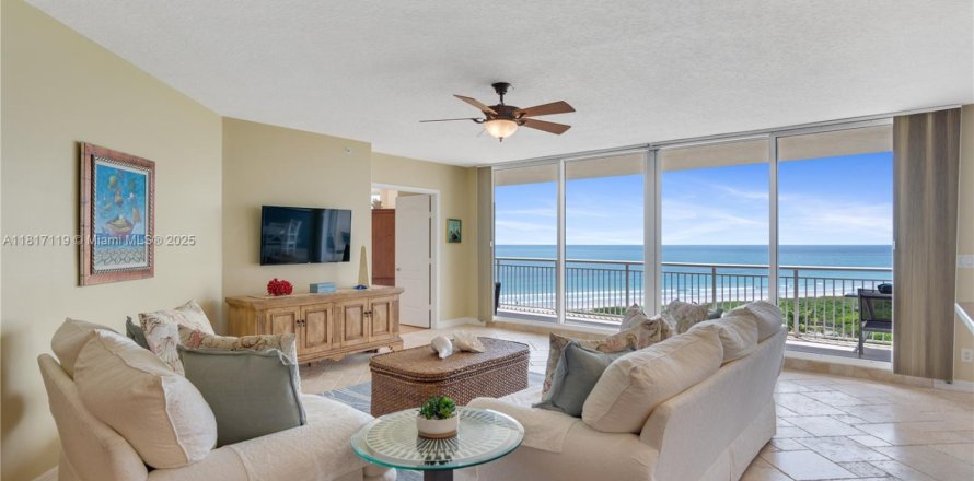 Condo in Hutchinson Island South, Florida, 3 bedrooms № 1962170