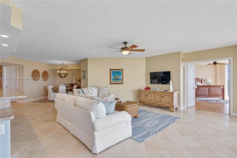 Condo in Hutchinson Island South, Florida, 3 bedrooms № 1962170 - photo 7