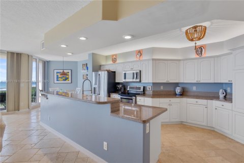 Condo in Hutchinson Island South, Florida, 3 bedrooms № 1962170 - photo 14