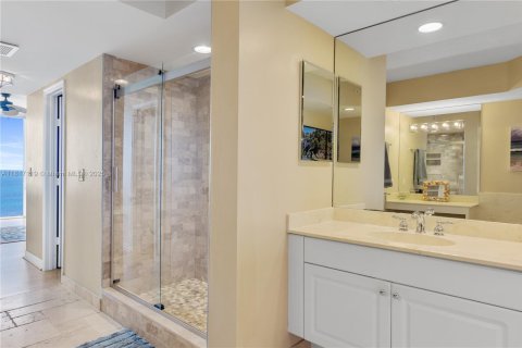 Condo in Hutchinson Island South, Florida, 3 bedrooms № 1962170 - photo 24