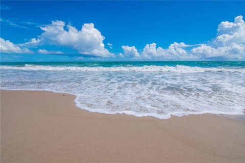 Condo in Hutchinson Island South, Florida, 3 bedrooms № 1962170 - photo 26