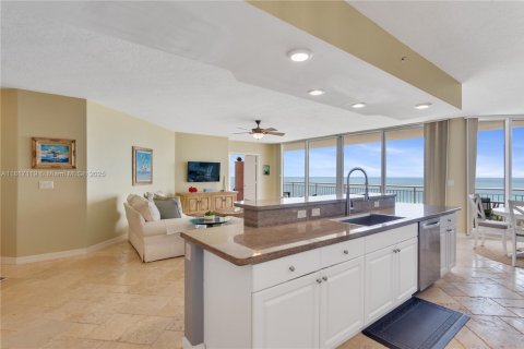 Condo in Hutchinson Island South, Florida, 3 bedrooms № 1962170 - photo 12