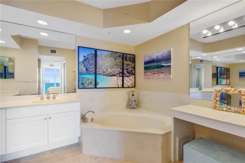 Condo in Hutchinson Island South, Florida, 3 bedrooms № 1962170 - photo 25