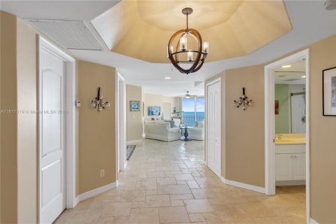 Condo in Hutchinson Island South, Florida, 3 bedrooms № 1962170 - photo 3