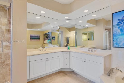 Condo in Hutchinson Island South, Florida, 3 bedrooms № 1962170 - photo 23