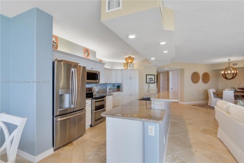 Condo in Hutchinson Island South, Florida, 3 bedrooms № 1962170 - photo 15