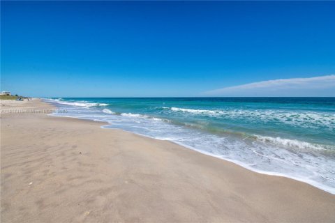 Condo in Hutchinson Island South, Florida, 3 bedrooms № 1962170 - photo 28