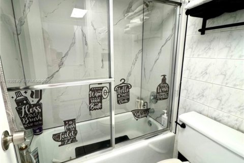 Condominio en venta en Sunny Isles Beach, Florida, 1 dormitorio, 70.79 m2 № 1993723 - foto 18