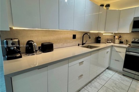 Condominio en venta en Sunny Isles Beach, Florida, 1 dormitorio, 70.79 m2 № 1993723 - foto 12