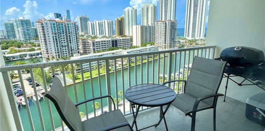 Condominio en Sunny Isles Beach, Florida, 1 dormitorio  № 1993723
