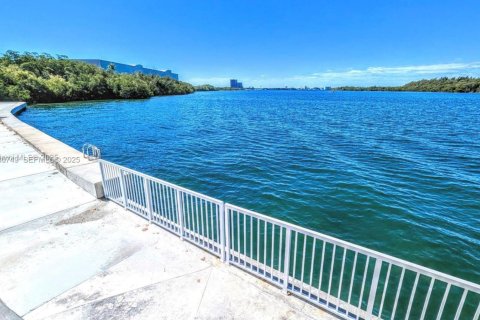 Condominio en venta en Sunny Isles Beach, Florida, 1 dormitorio, 70.79 m2 № 1993723 - foto 27