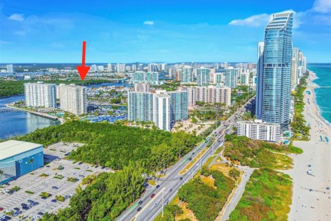 Condominio en venta en Sunny Isles Beach, Florida, 1 dormitorio, 70.79 m2 № 1993723 - foto 4