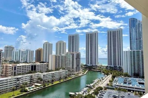 Condominio en venta en Sunny Isles Beach, Florida, 1 dormitorio, 70.79 m2 № 1993723 - foto 2