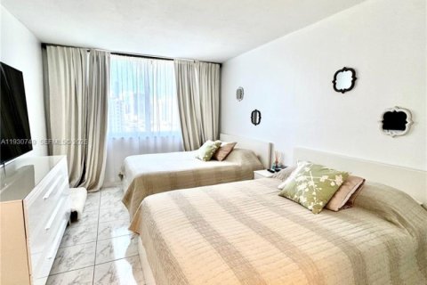 Condominio en venta en Sunny Isles Beach, Florida, 1 dormitorio, 70.79 m2 № 1993723 - foto 19