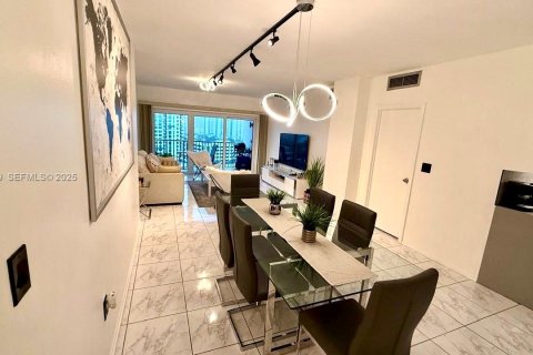 Condominio en venta en Sunny Isles Beach, Florida, 1 dormitorio, 70.79 m2 № 1993723 - foto 8
