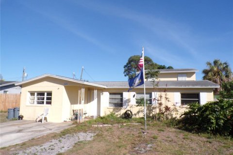 Casa en Pinellas Park, Florida 5 dormitorios, 218.97 m2 № 2099941