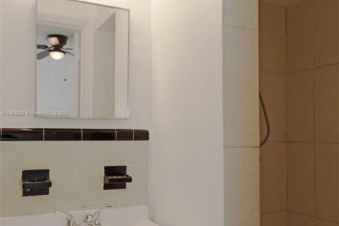 Apartamento en alquiler en Miami Beach, Florida, 2 dormitorios, 909.7 m2 № 1955290 - foto 18