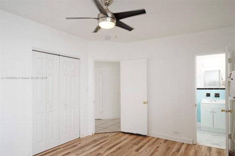 Apartamento en alquiler en Miami Beach, Florida, 2 dormitorios, 909.7 m2 № 1955290 - foto 10