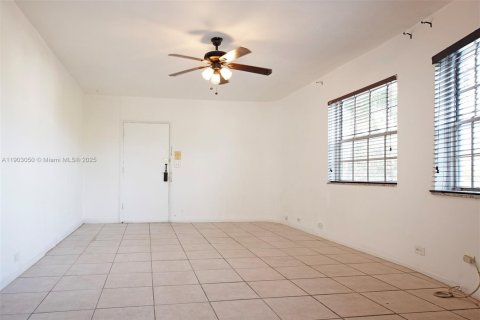 Apartamento en alquiler en Miami Beach, Florida, 2 dormitorios, 909.7 m2 № 1955290 - foto 5