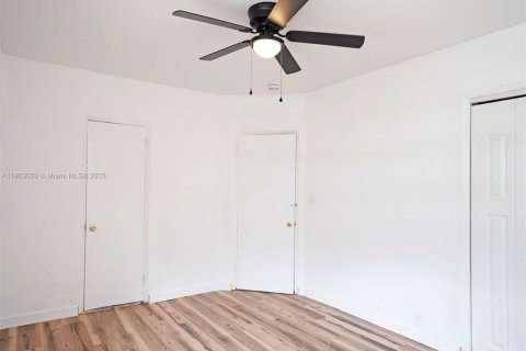 Apartamento en alquiler en Miami Beach, Florida, 2 dormitorios, 909.7 m2 № 1955290 - foto 19