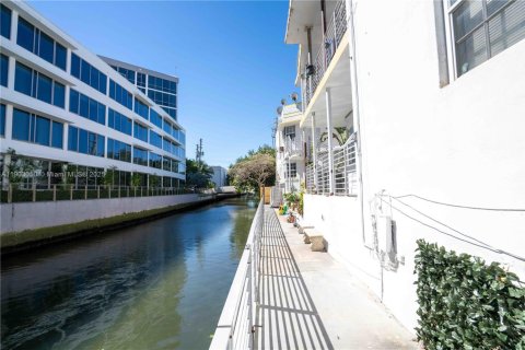 Apartamento en alquiler en Miami Beach, Florida, 2 dormitorios, 909.7 m2 № 1955290 - foto 29