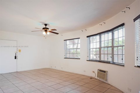 Apartamento en alquiler en Miami Beach, Florida, 2 dormitorios, 909.7 m2 № 1955290 - foto 23