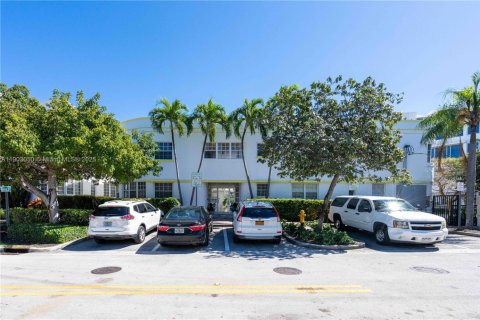 Apartamento en alquiler en Miami Beach, Florida, 2 dormitorios, 909.7 m2 № 1955290 - foto 2