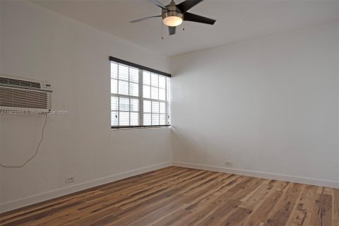 Apartamento en alquiler en Miami Beach, Florida, 2 dormitorios, 909.7 m2 № 1955290 - foto 9