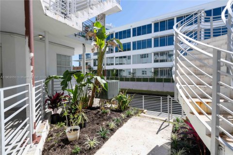 Apartamento en alquiler en Miami Beach, Florida, 2 dormitorios, 909.7 m2 № 1955290 - foto 26