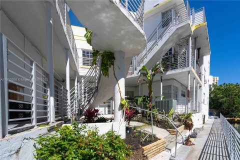 Apartamento en alquiler en Miami Beach, Florida, 2 dormitorios, 909.7 m2 № 1955290 - foto 27